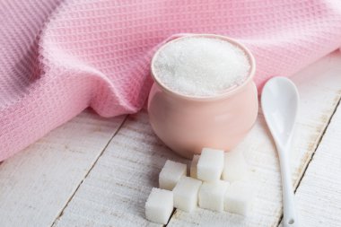 Tahta zemin üzerinde şeker