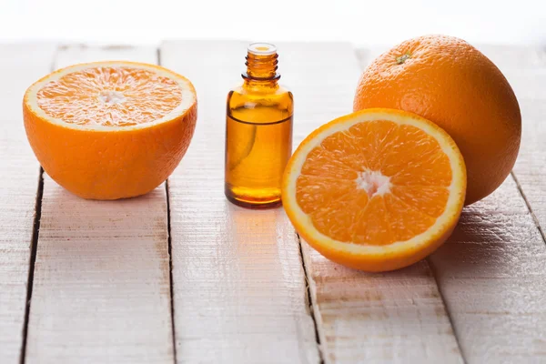 Essentiële aroma olie met sinaasappel — Stockfoto