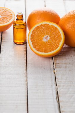 temel aroma yağı ile portakal