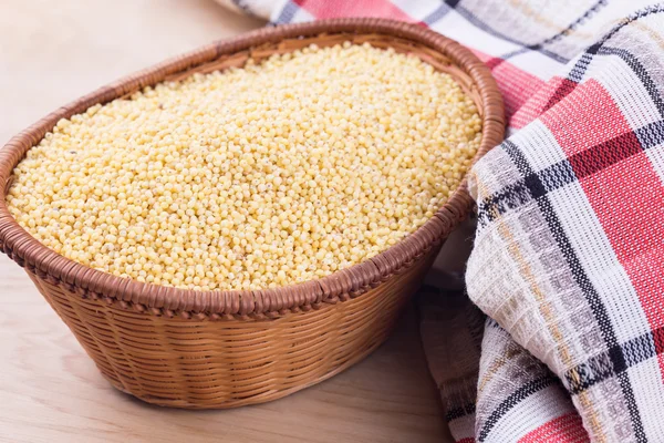 Millet in bowl — Stockfoto