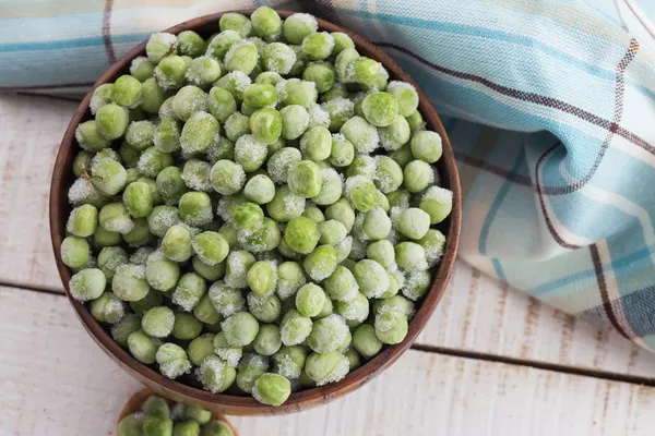 Frozen peas in bowl — Stock Photo, Image