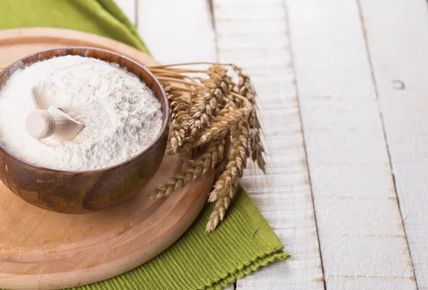 Flour in wooden bowl — Stock Photo, Image