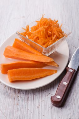 havuç plaka üzerinde