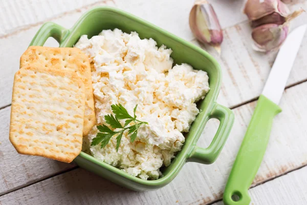 Crackers and cottage cheese — Stock Photo, Image