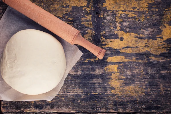 Dough on wooden board — Stock Photo, Image