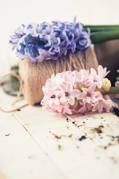 Postkarte mit eleganten Blumen — Stockfoto
