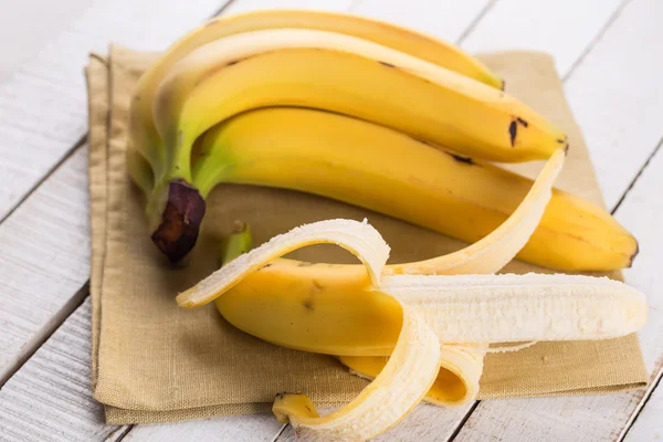 Banane su asciugamano — Foto Stock
