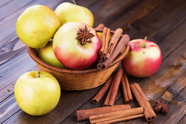 Apples and spices — Stock Photo, Image