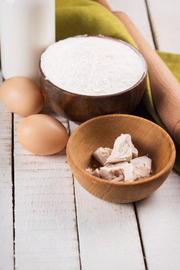 hamur için malzemeler