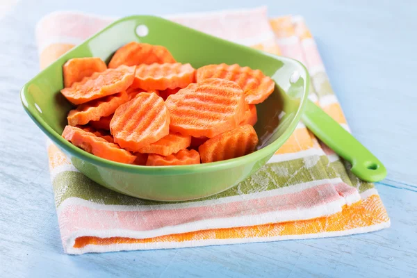 Zanahorias en tazón —  Fotos de Stock