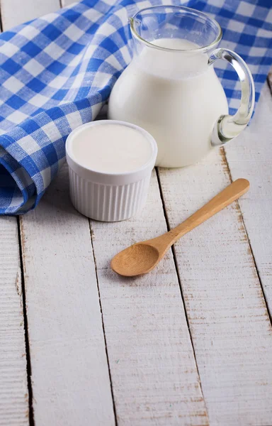 Sour cream, milk — Stock Photo, Image