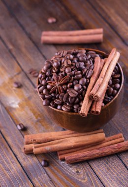 Kahve çekirdekleri ve baharatlar