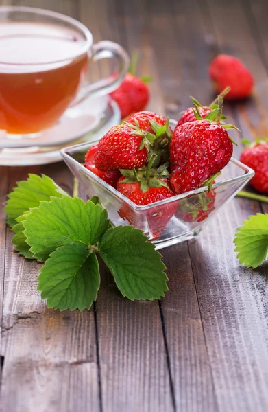 Fresh organic strawberries — Stock Photo, Image
