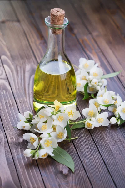 Olio aromatico con gelsomino — Foto Stock