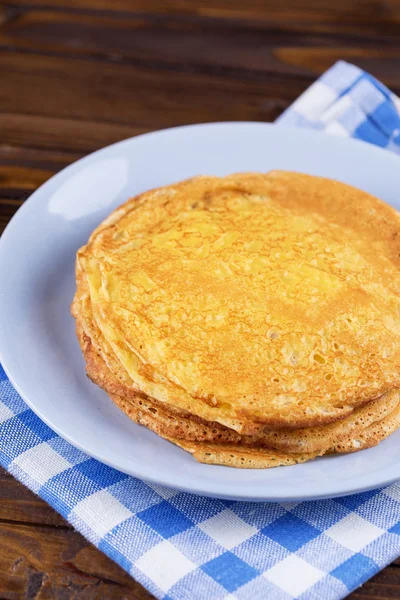 Pfannkuchen auf Teller — Stockfoto