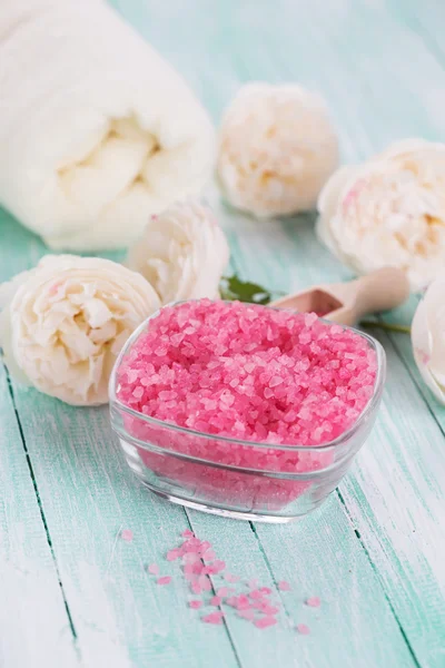 Sea salt with roses — Stock Photo, Image