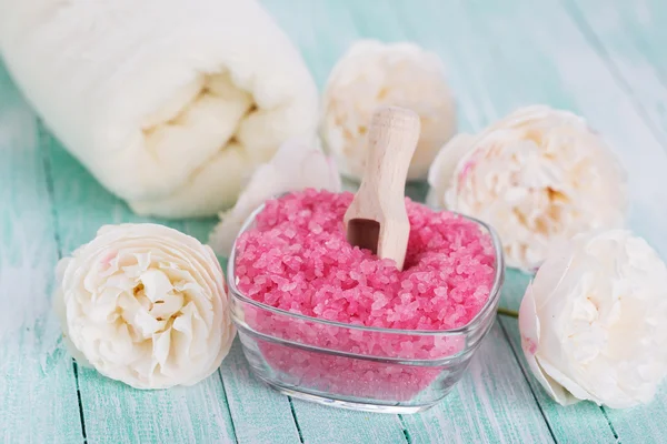Sea salt with roses — Stock Photo, Image