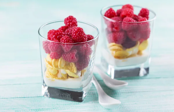 Desserts mit Himbeeren — Stockfoto