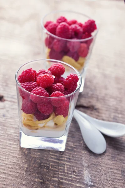 Desserts mit Himbeeren — Stockfoto