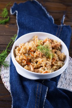 pilav tabağı üzerinde