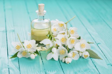Aroma yağı ile Yasemin