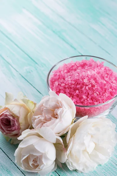 Sea salt in bowl with roses — Stock Photo, Image