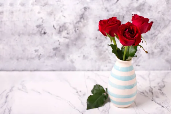 Fond Avec Des Fleurs Roses Été Colorées Rouges Sur Fond — Photo