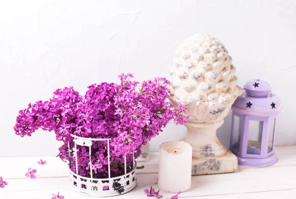 Carte Postale Avec Fleurs Lilas Cône Jardin Décoratif Bougie Lanterne — Photo