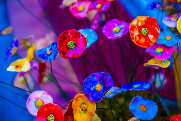 Bunte Keramikblumen — Stockfoto