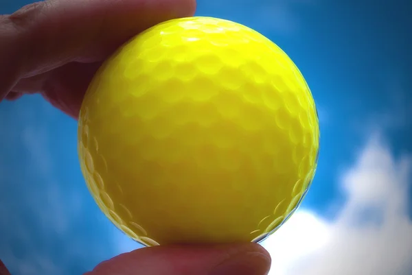 Sarı golf topu