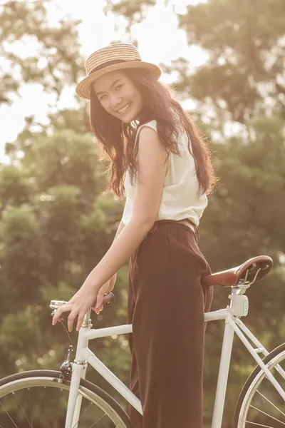 Woman sitting on bike. — Stock Photo, Image