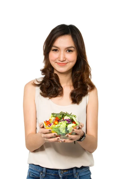 Mulher segurando uma tigela de salada — Fotografia de Stock