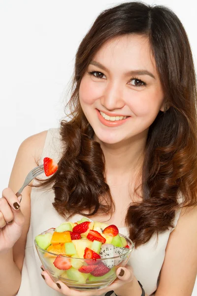 Mujer asiática comiendo ensalada de frutas — Foto de Stock