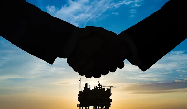 Business agreement on energy trade — Stock Photo, Image