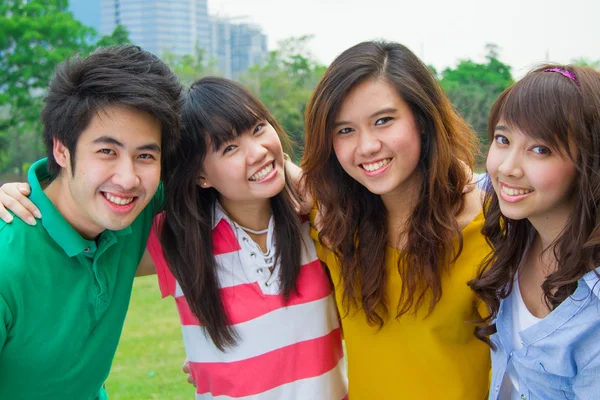 Junge Menschen in Asien — Stockfoto