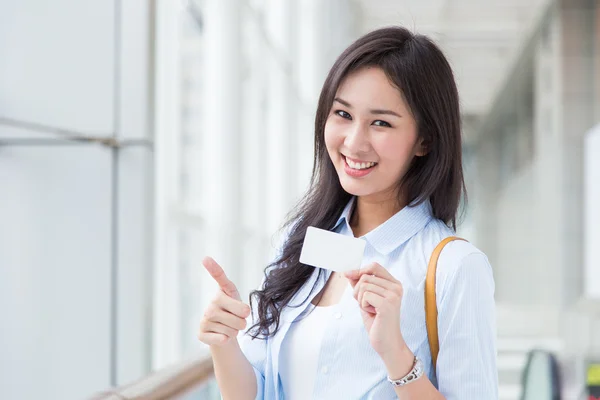 Asiatico donna shopping — Foto Stock