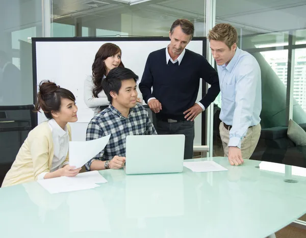 Office deelnemers aan vergadering — Stockfoto