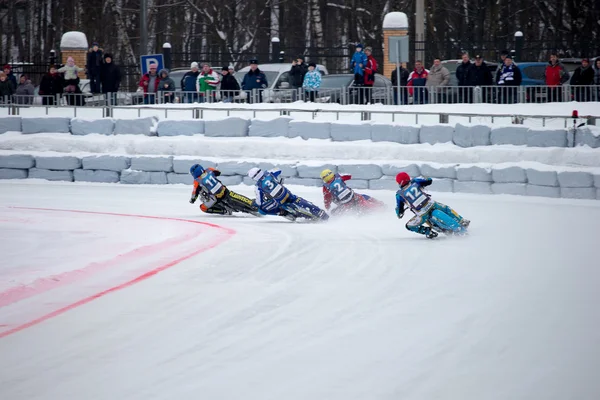 Via rápida de gelo de gladiadores na Rússia de Krasnogorsk . — Fotografia de Stock