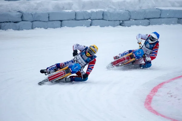 Chemin de glace des gladiateurs dans le Krasnogorsk Russie . — Photo