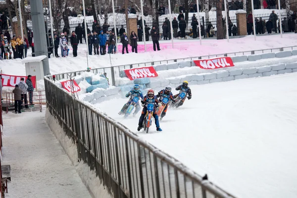 剣闘士のクラスノゴルスク ロシアでの氷スピードウェイ. — ストック写真