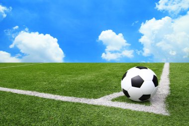 alan çim Stadı mavi gökyüzü arka plan futbol ve futbol