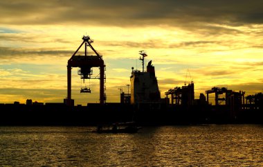 logis için vinç çalışma ile gemi günbatımı kap kargo taşımacılığı