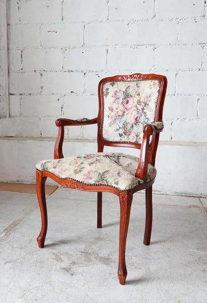 Klassisk gammel stol av tre – stockfoto