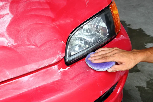 Poli et enduit voiture de cire — Photo