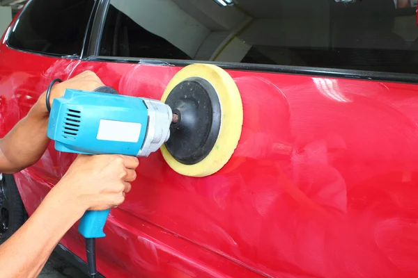 Polishing the car — Stock Photo, Image