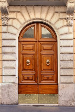 eski giriş kapısı