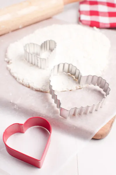 Cortadoras de masa y galletas para hacer golosinas de San Valentín —  Fotos de Stock