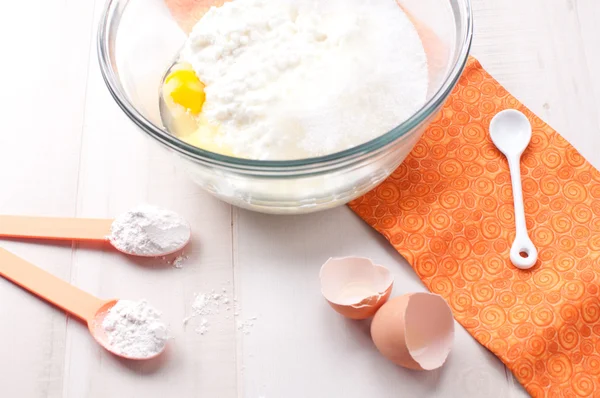 Flour, eggs, cottage cheese and sugar ingredients — Stock Photo, Image