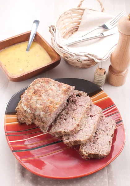 Homemade meatloaf with garlic sauce — Stock Photo, Image