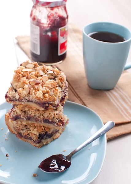 Crumble cake in bars with jam — Stock Photo, Image